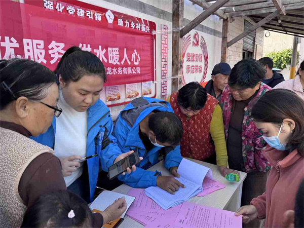 貼心服務(wù)暖民心  供水保障零距離   ——周口銀龍水務(wù)流動服務(wù)進(jìn)社區(qū)，精準(zhǔn)破解城鄉(xiāng)用水難題